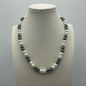 Fashion Jewelry Black & White Beaded Pearl Necklace 18 Inches Magnetic Clasps